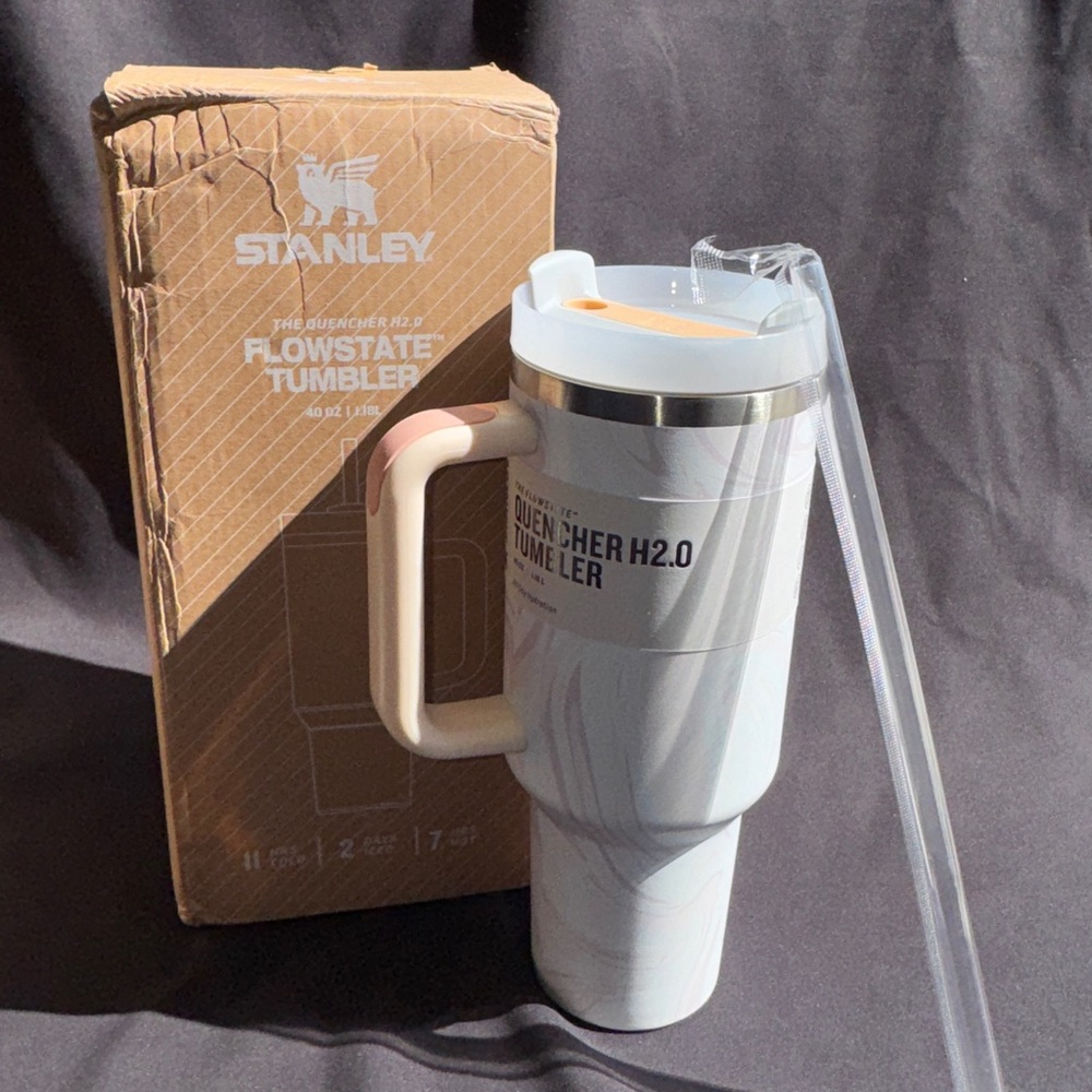 Stanley The Quencher H2.0 Flowstate 40oz Tumbler - Rose Quartz